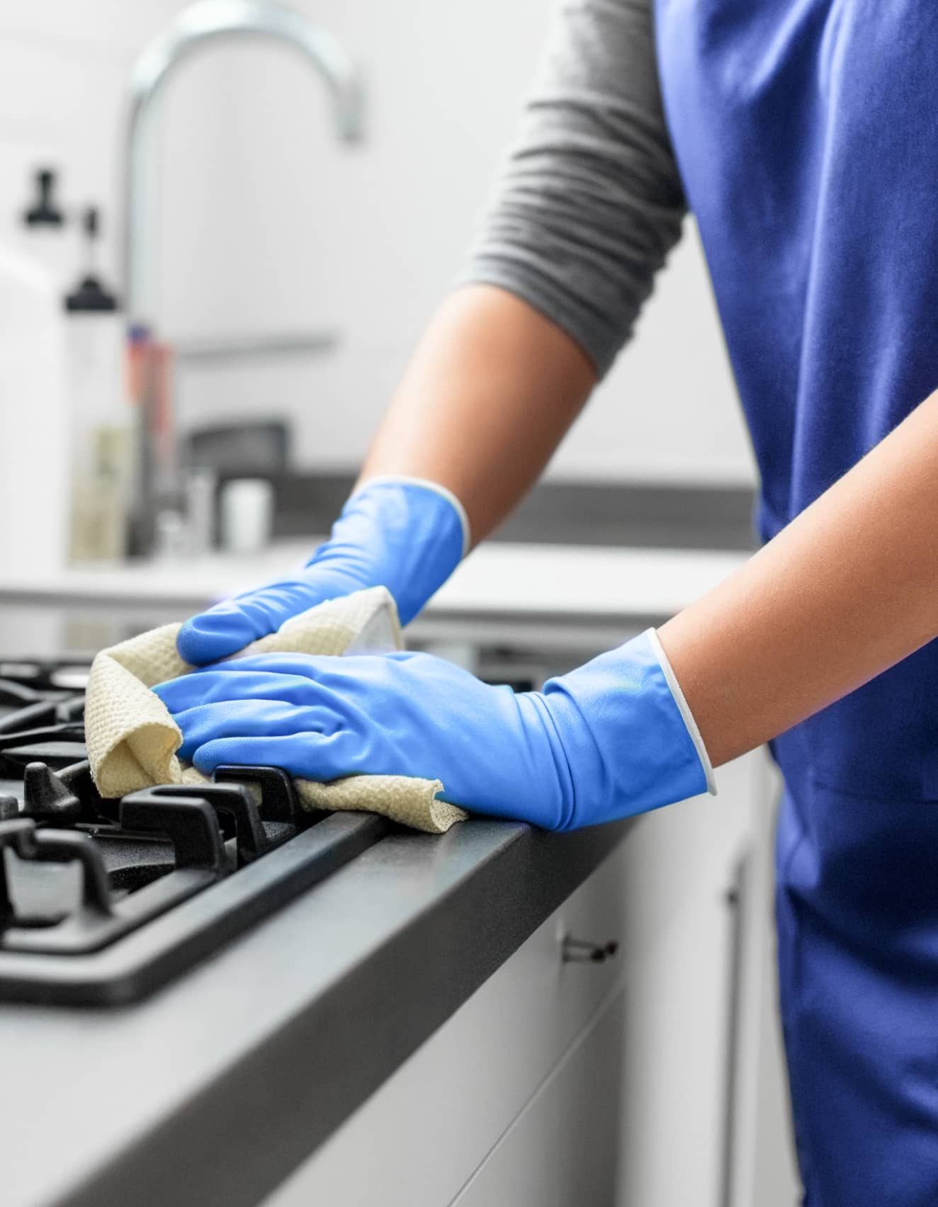 How to Clean a Greasy Stove (Without Losing Your Mind)
