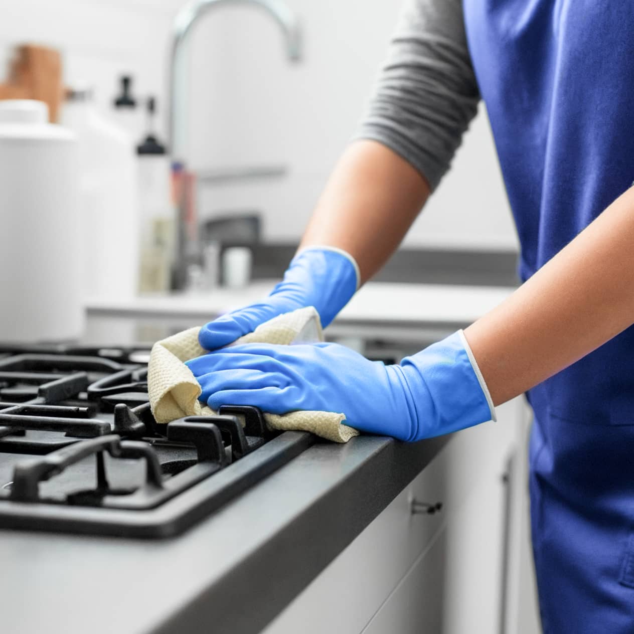 How to Clean a Greasy Stove (Without Losing Your Mind)
